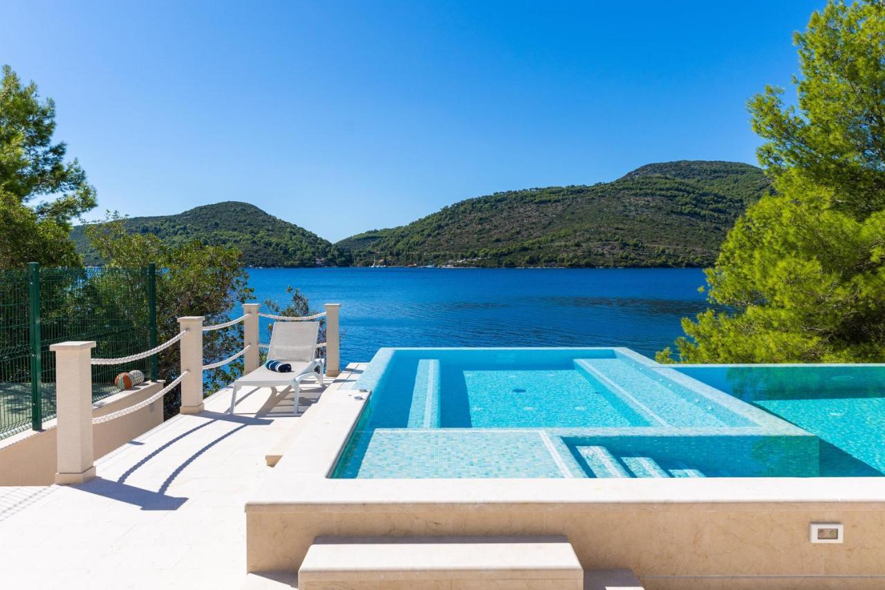 Beachfront Villa Brulupes In Secluded Bay Konstari Esterno foto