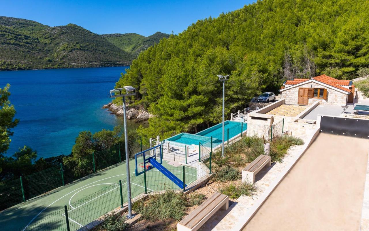 Beachfront Villa Brulupes In Secluded Bay Konstari Esterno foto