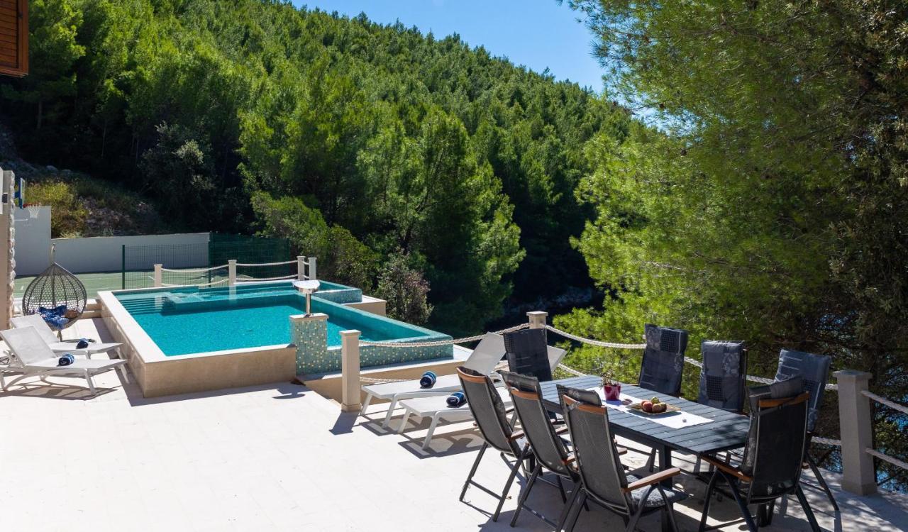 Beachfront Villa Brulupes In Secluded Bay Konstari Esterno foto