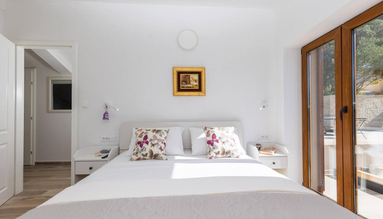 Beachfront Villa Brulupes In Secluded Bay Konstari Esterno foto