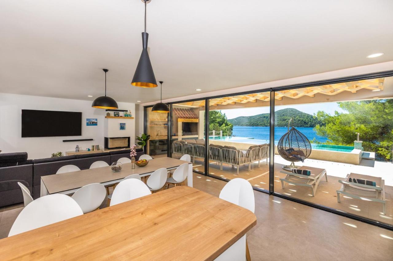 Beachfront Villa Brulupes In Secluded Bay Konstari Esterno foto