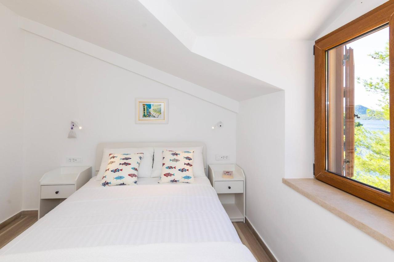 Beachfront Villa Brulupes In Secluded Bay Konstari Esterno foto