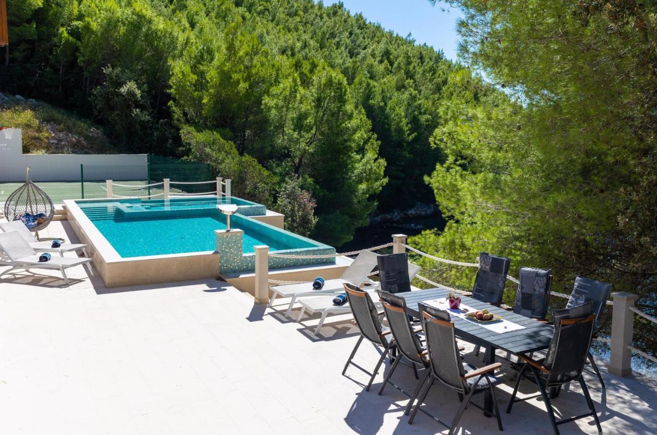 Beachfront Villa Brulupes In Secluded Bay Konstari Esterno foto